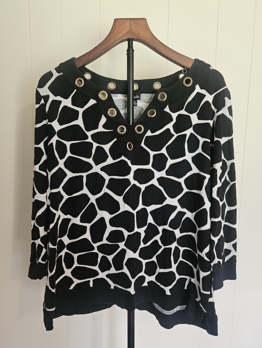 Rafaella Black & White Giraffe Print Eyelet V-Neck Blouse Size XL